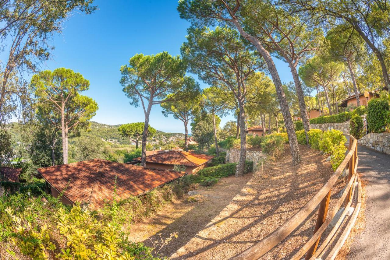 Отель Villino Garden & Pool Andora Экстерьер фото
