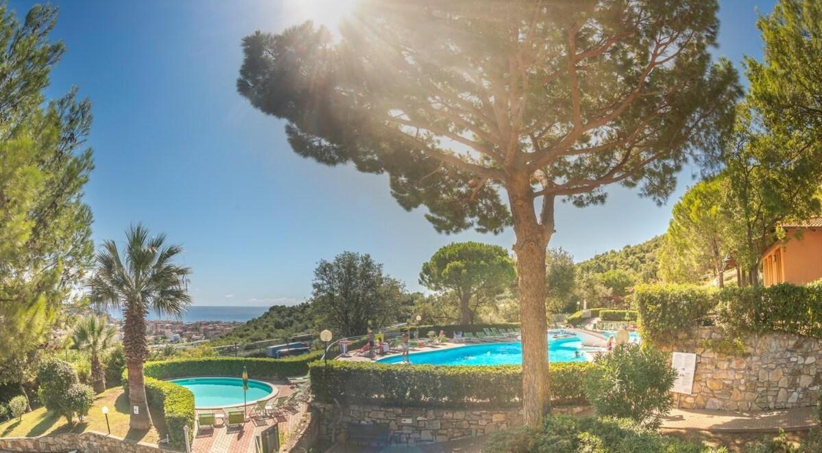 Отель Villino Garden & Pool Andora Экстерьер фото