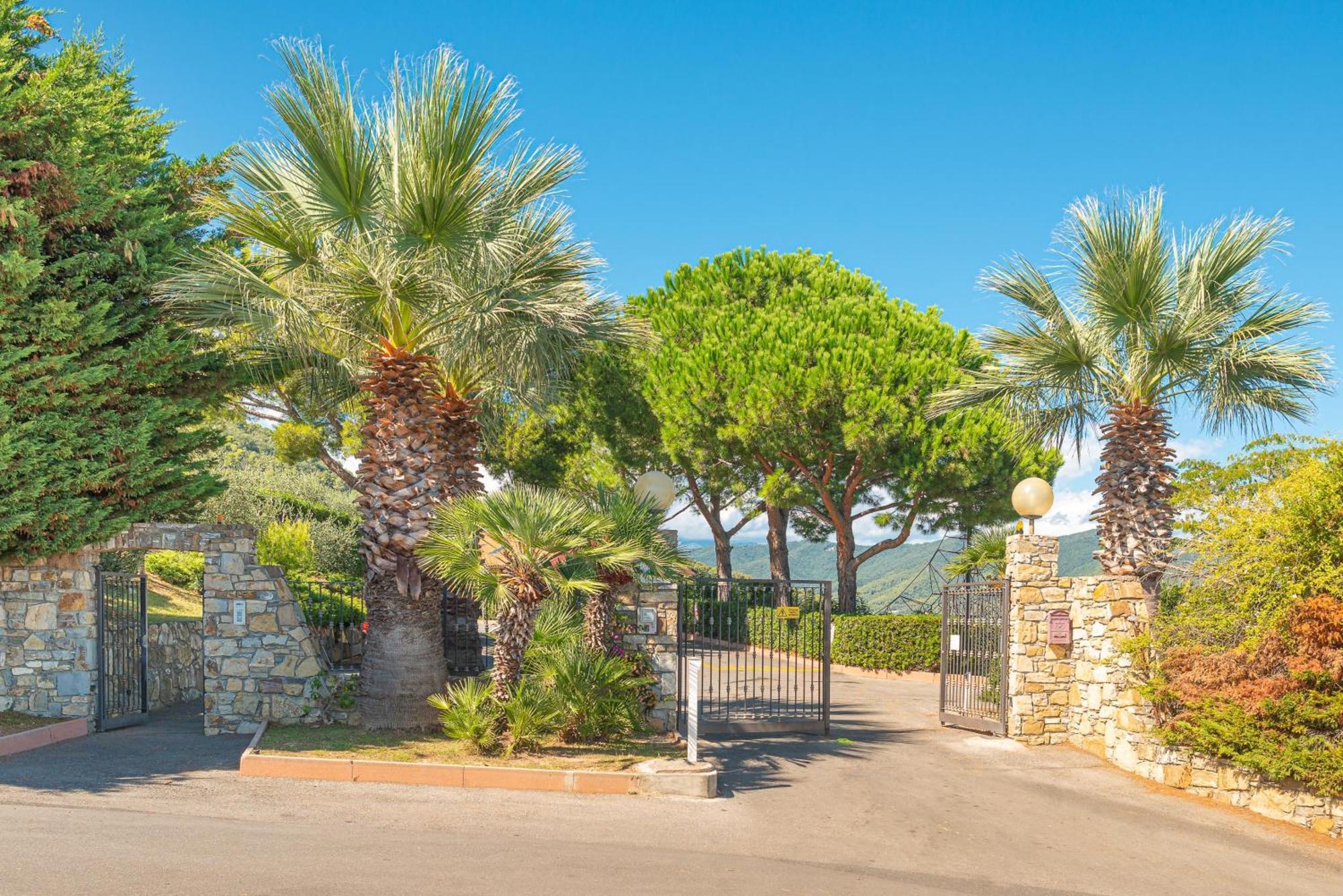 Отель Villino Garden & Pool Andora Экстерьер фото